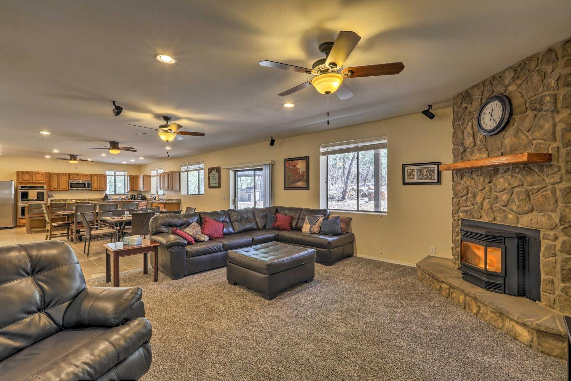 Spacious Pinetop-Lakeside Home With Hot Tub And Grill! Esterno foto